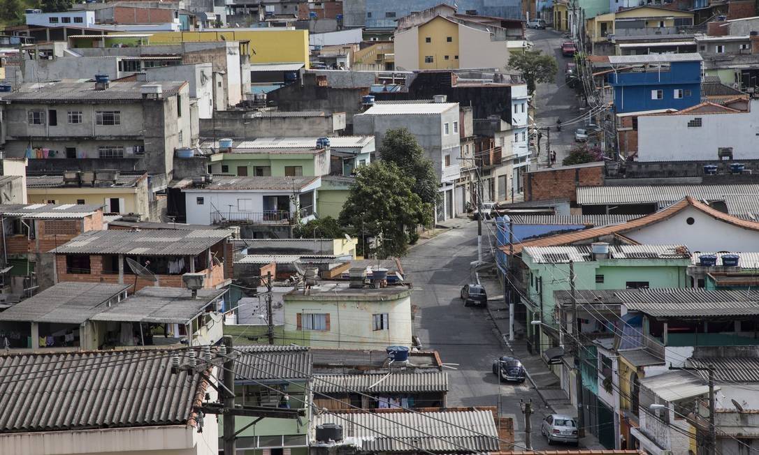 Desigualdade de contaminação põe pressão em reabertura e coloca pobres em risco, diz estudo